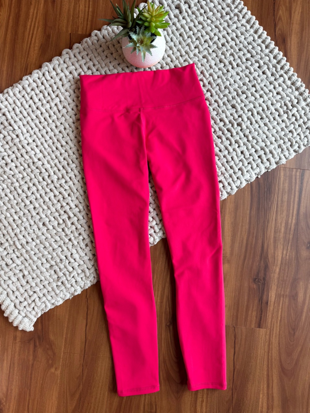 Fabletics | Women’s PowerHold® High-Waisted 7/8 Leggings in Holly Berry | Small